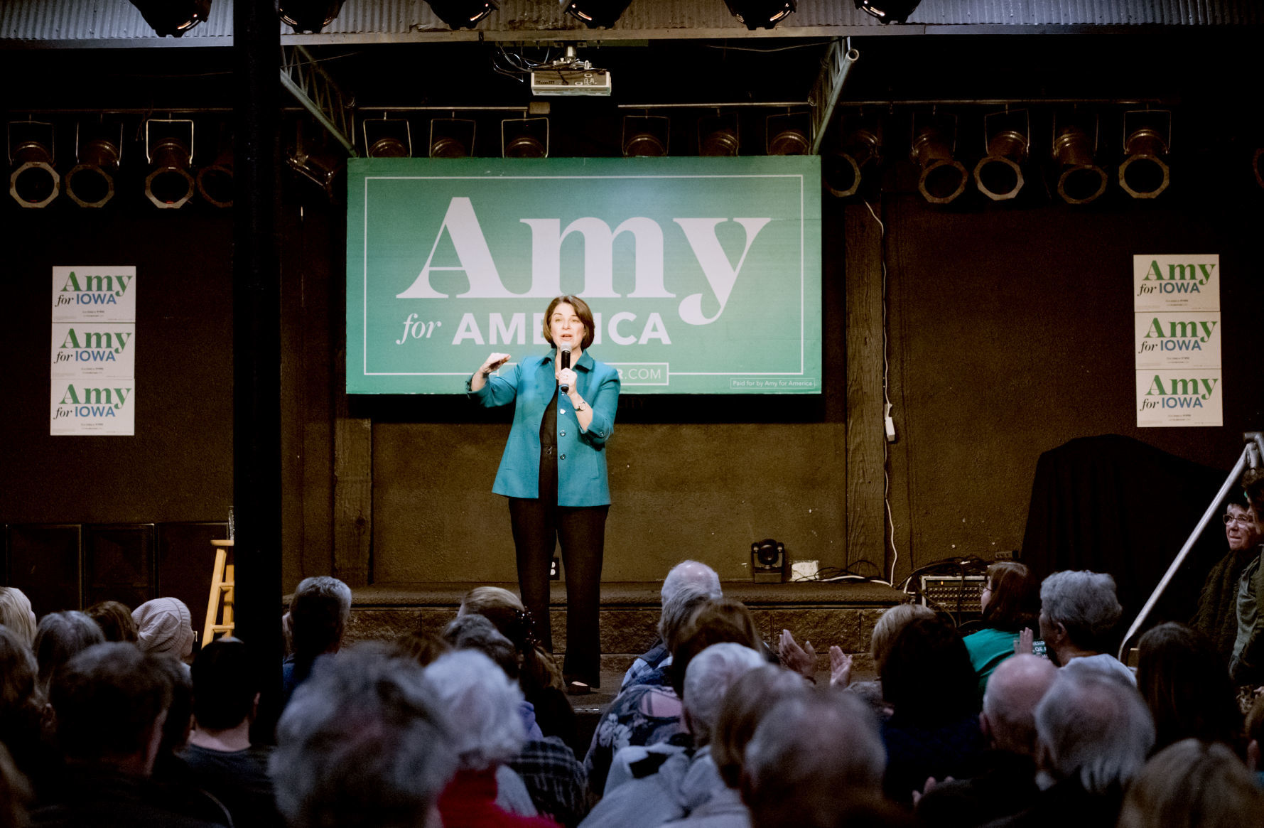 Sen. Amy Klobuchar rallies in Sioux City